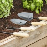 How to Choose the Right Tools for Small Gardens