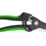 What Features to Look for in Pruning Shears